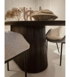 Stół SELVETOR 230 cm drewno mango w kolorze orzecha